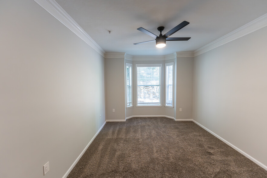 Master Bedroom with Bay Window - 1133 Westchester Rdg NE