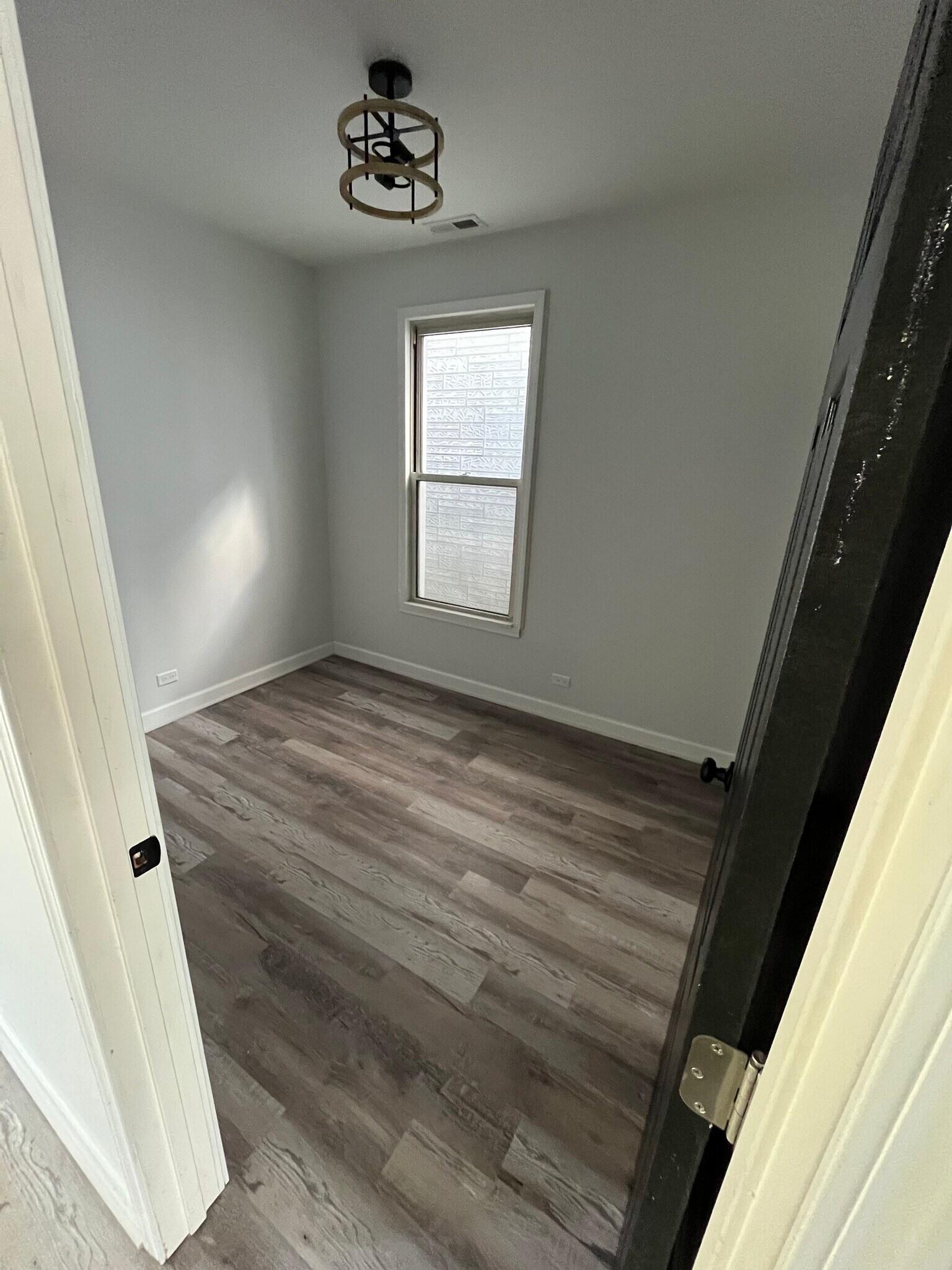 Building Photo - 3329 N Karlov Ave