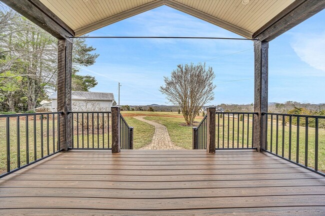 Building Photo - Charming 5-Bedroom Farmhouse