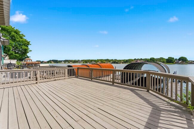 Building Photo - 1208 Lake View Dr