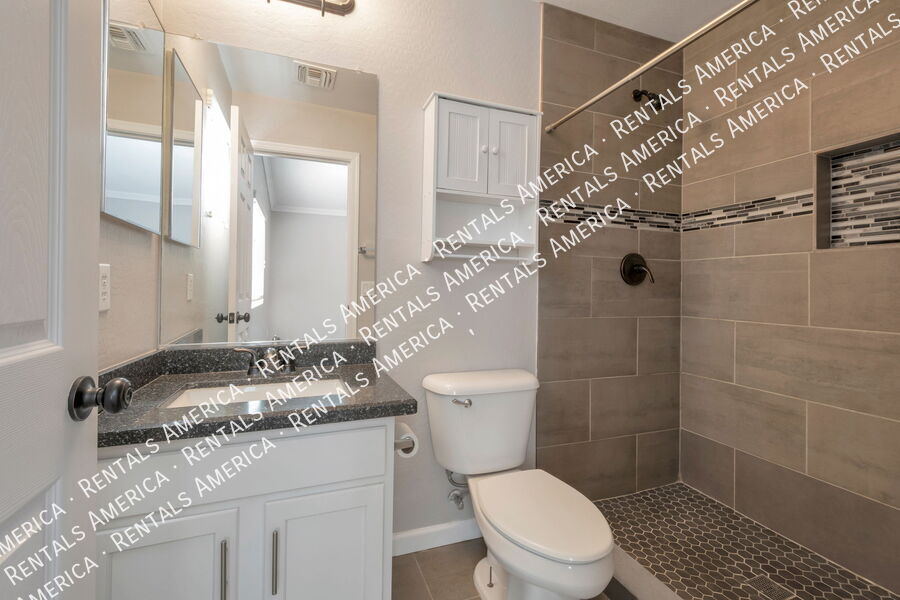 Building Photo - 2739 W Kristina Ave