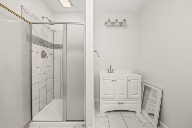 bathroom #1 - 1028 Womack Ave