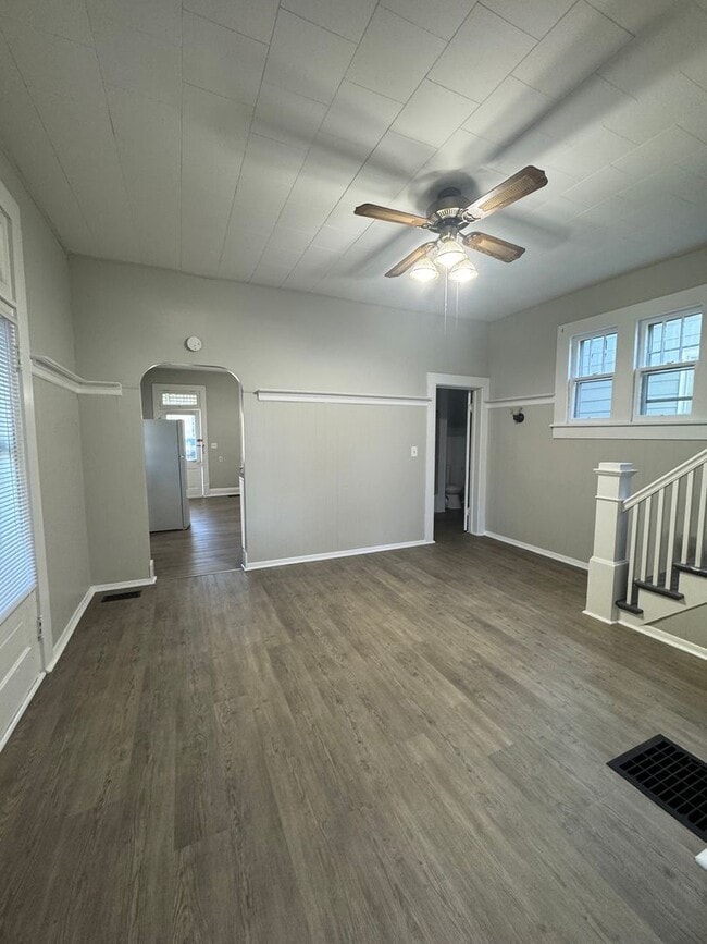 Building Photo - RENT SPECIAL: $300 off second month's rent...