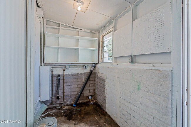 Building Photo - 334 N 83rd St