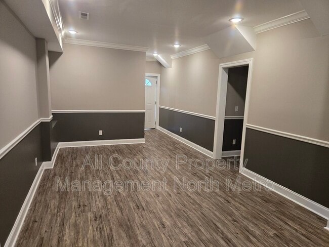 Building Photo - 545 Lakeview Dr