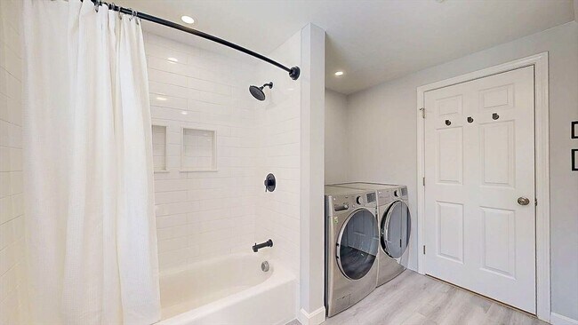 Building Photo - 12 Coldbrook Rd