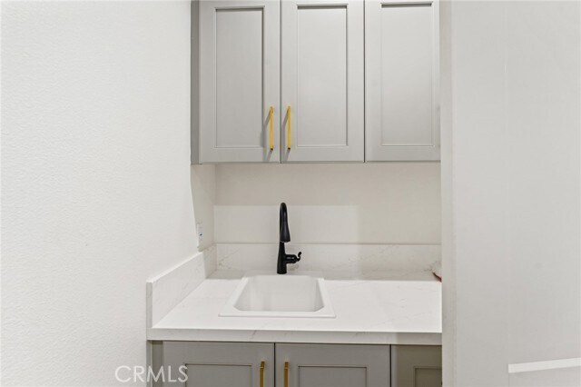 Building Photo - 2116 Cresta Dr