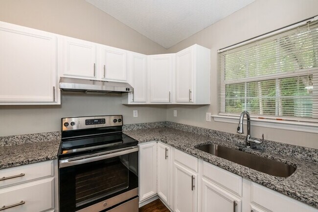Building Photo - 3205 Bob White Cir