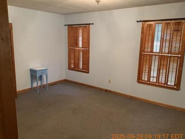 Building Photo - Spacious Home in Leesville
