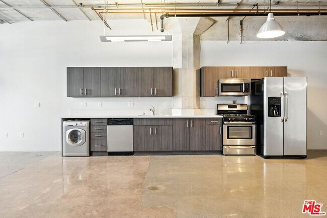 Primary Photo - 825 East 4th St