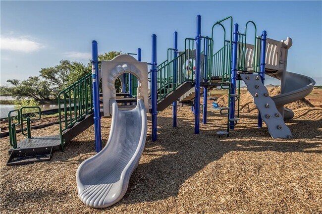 Building Photo - 3516 Lakeside Dr