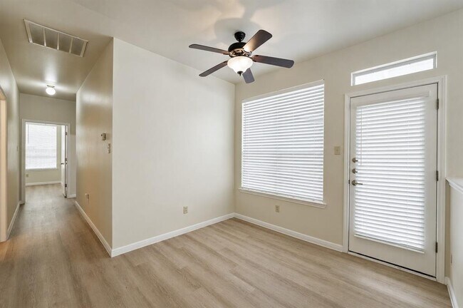 Building Photo - 502 Gregory Ct