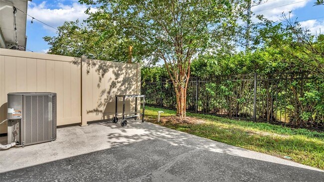 Building Photo - 9153 Hillcroft Dr