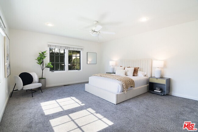 Building Photo - 131 S Martel Ave