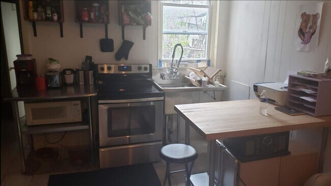 Building Photo - 4102 Baring St