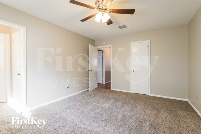 Building Photo - 222 Magic Oaks Dr