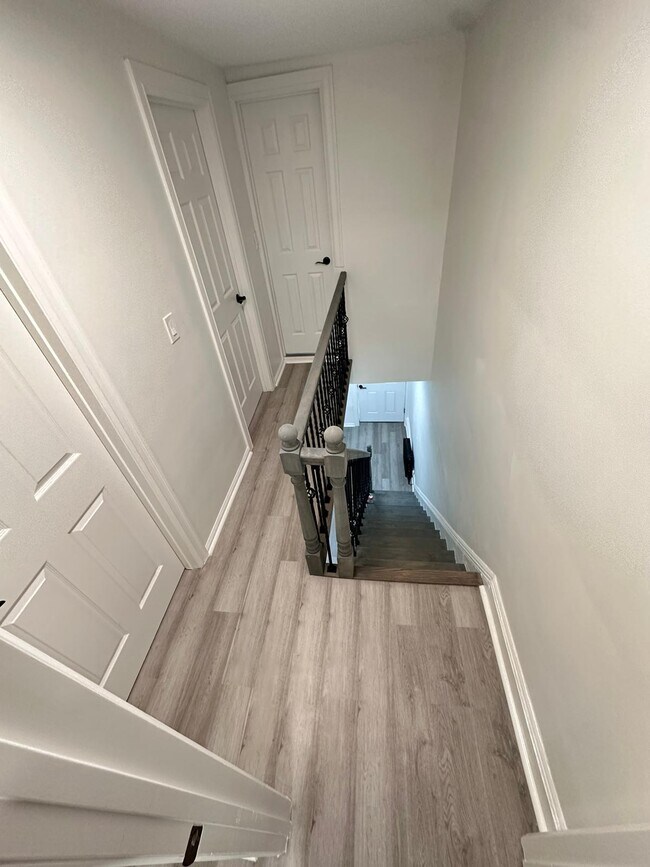 Building Photo - 109 S 7th Ave