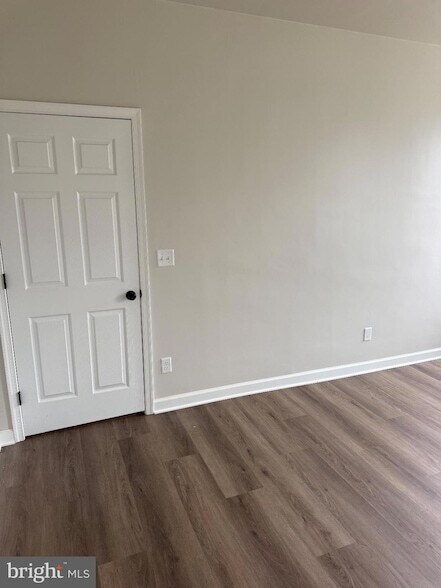 Building Photo - 100 S Park St