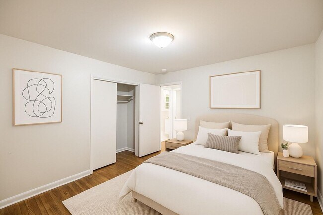 Building Photo - 418 Foothill Dr