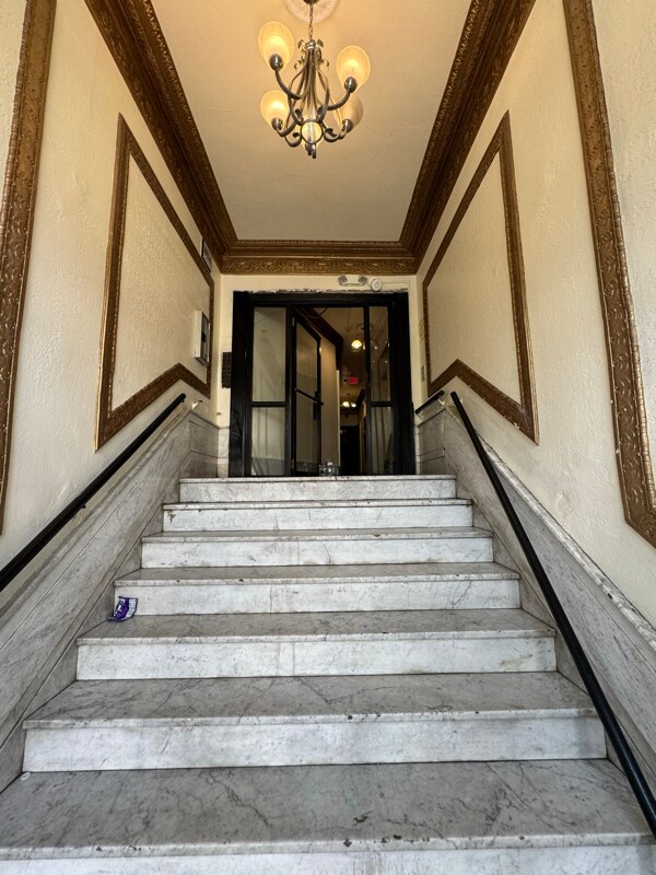 Building Photo - 662 Avenue A