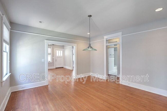 Building Photo - 831 Rutledge Ave