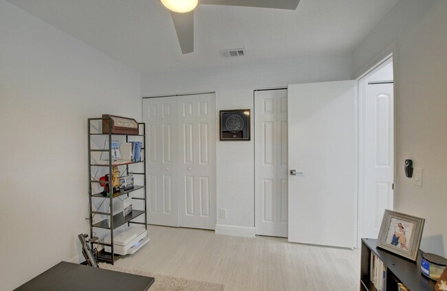 Building Photo - 6553 Via Regina