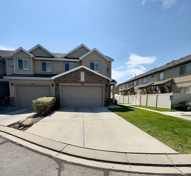 Building Photo - 634 E 60 S