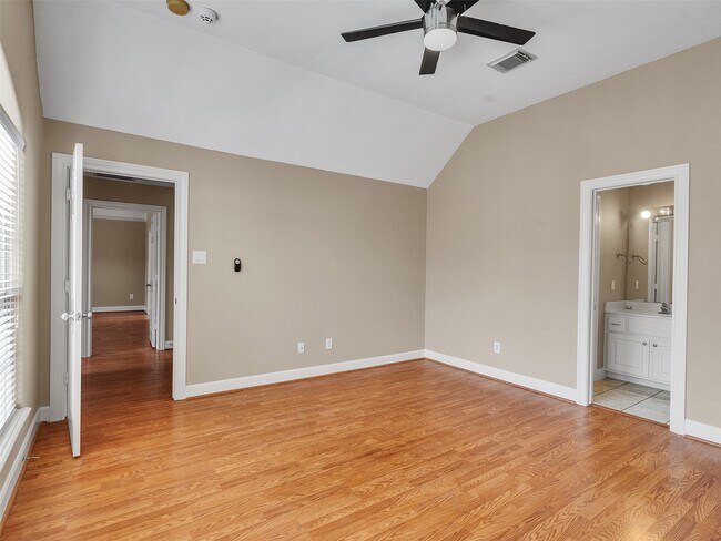 Building Photo - 4319 Lillian St