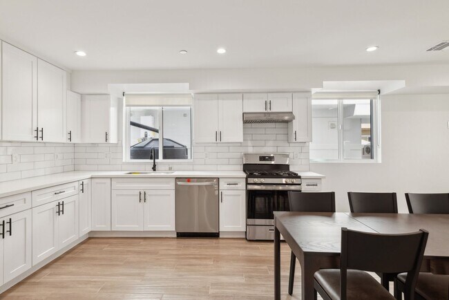 Interior Photo - MH 1326 W 35th Pl
