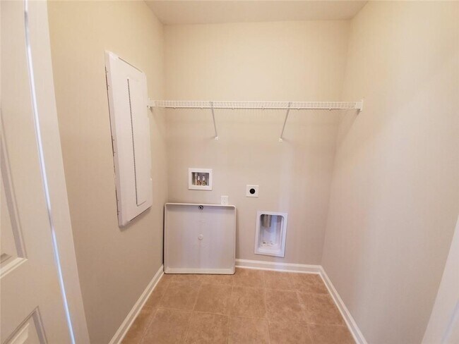 Building Photo - 881 Sunset Park Dr