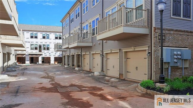 Building Photo - 95 Robeson St