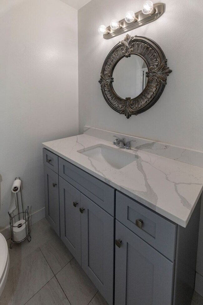 Building Photo - Charming 2BR/2.5BA Townhouse in the Heart of College Park!