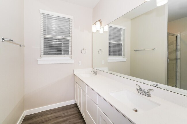 Building Photo - 309 N Centro Cir