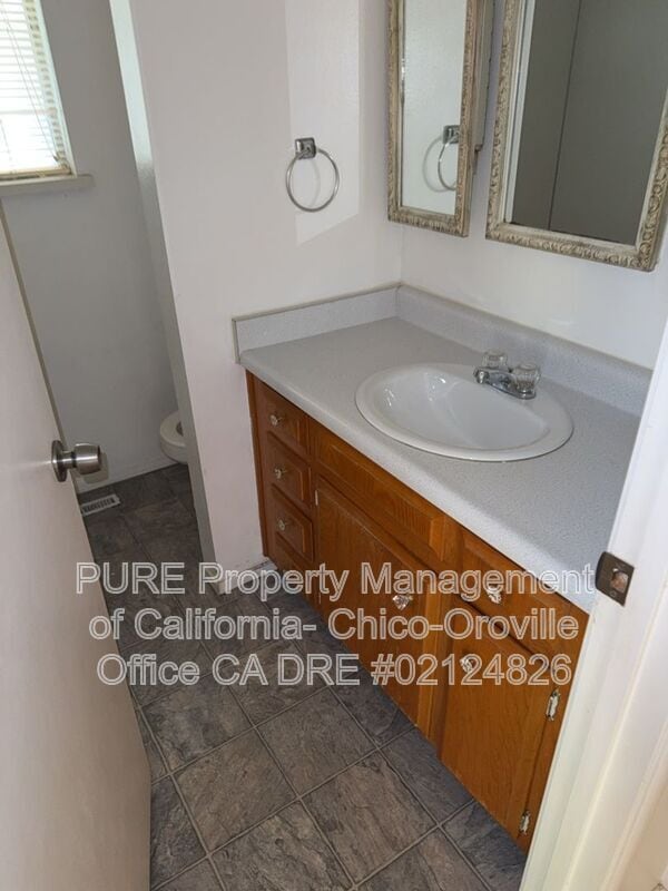 Building Photo - 84 Valley View Dr