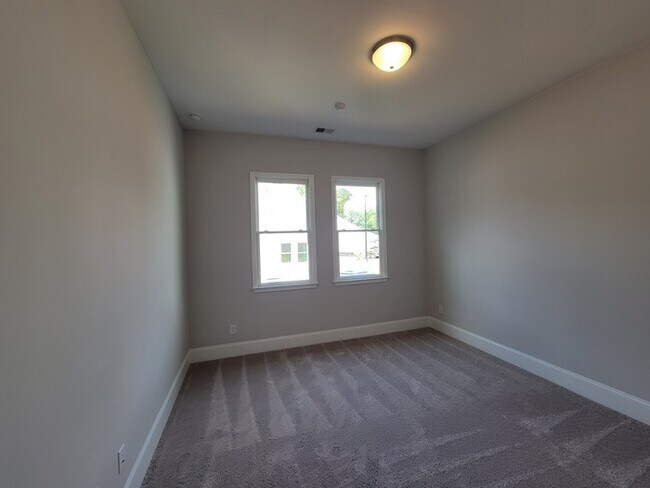 Building Photo - Beautiful Townhome for Lease in Kennesaw