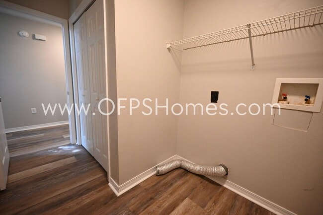 Building Photo - 214 Tooke St