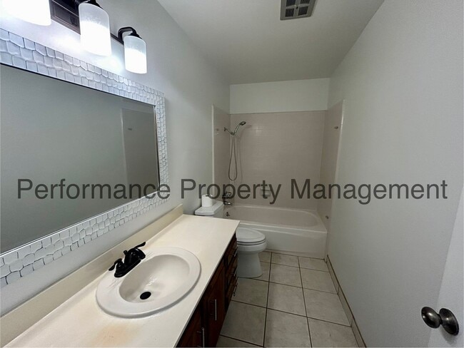 Building Photo - Charming 2 Bed/1 Bath Westchester Condo w/...