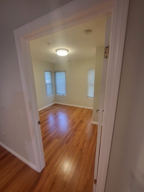 Building Photo - 3914 W Victory Blvd