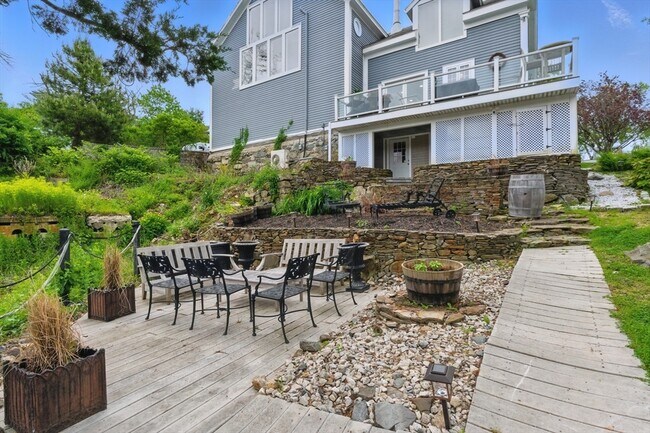 Building Photo - 1 Deer Island St