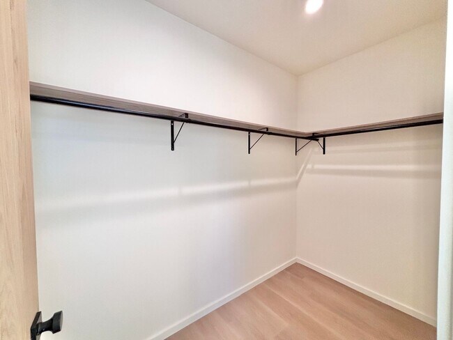 Building Photo - 17852 Saticoy St