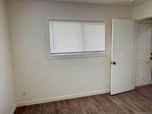 Building Photo - Darling Fully Remodeled Two Bedroom with G...