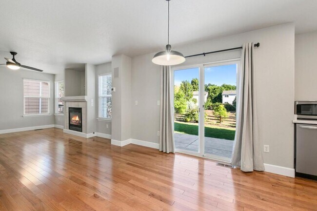 Building Photo - 1878 Twin Lakes Cir