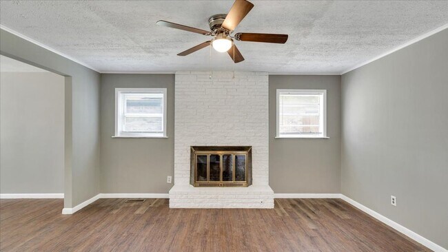 Building Photo - Beautiful 3 bedroom / 1.5 bath