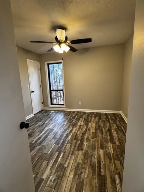 Building Photo - 6885 Kingsgate Dr