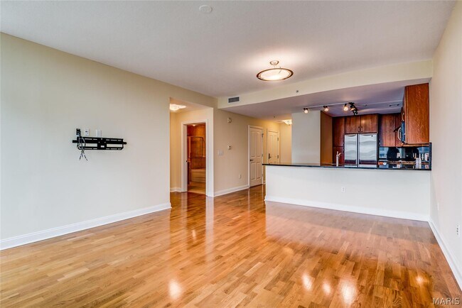 Building Photo - 4909 Laclede Ave