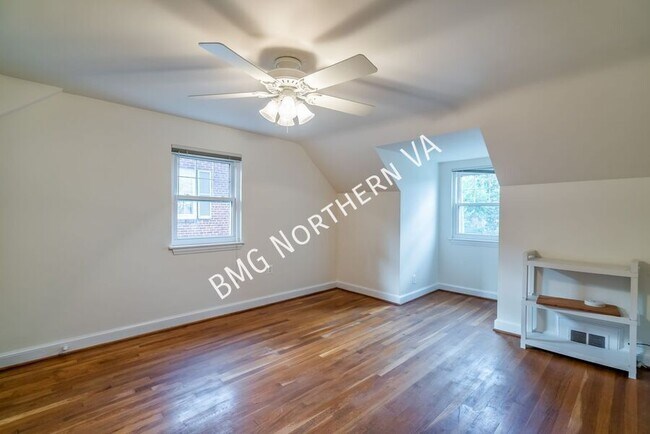 Building Photo - 2300 N Buchanan St