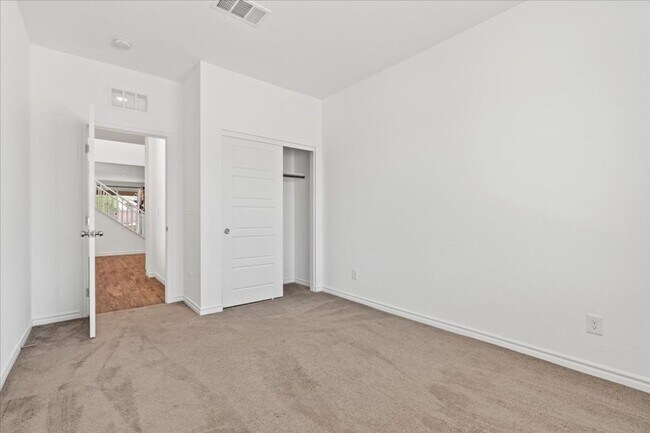 Building Photo - Spacious 5-bedroom home in gated community