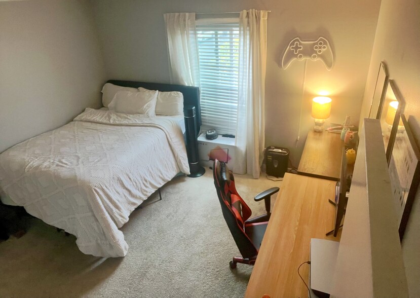 Building Photo - 15718 Orlan Brook Dr