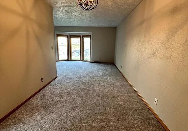 Building Photo - 13816 Y Cir