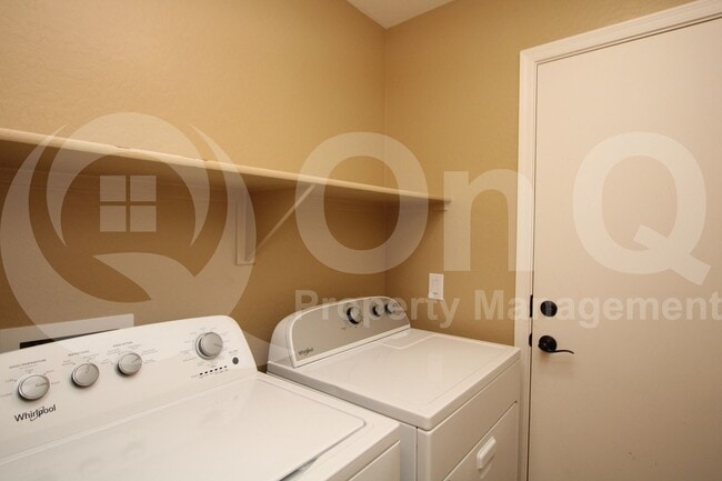 Building Photo - 1366 S Sabino Dr